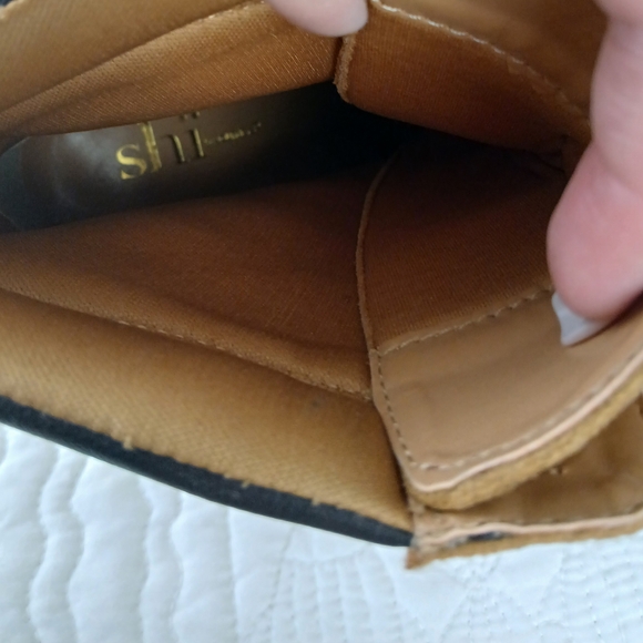 Stylish Tan Lace-Up Ankle Boots - Picture 2 of 6